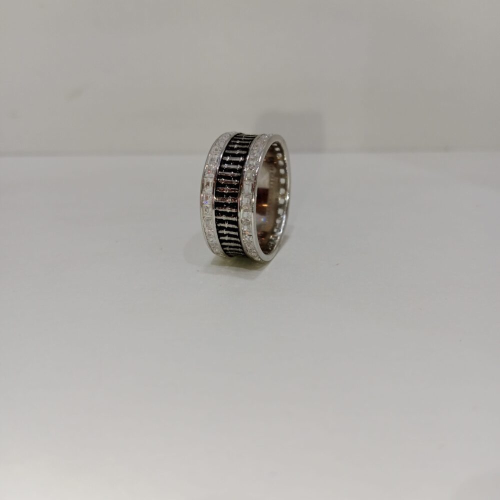 Silver Finger 557