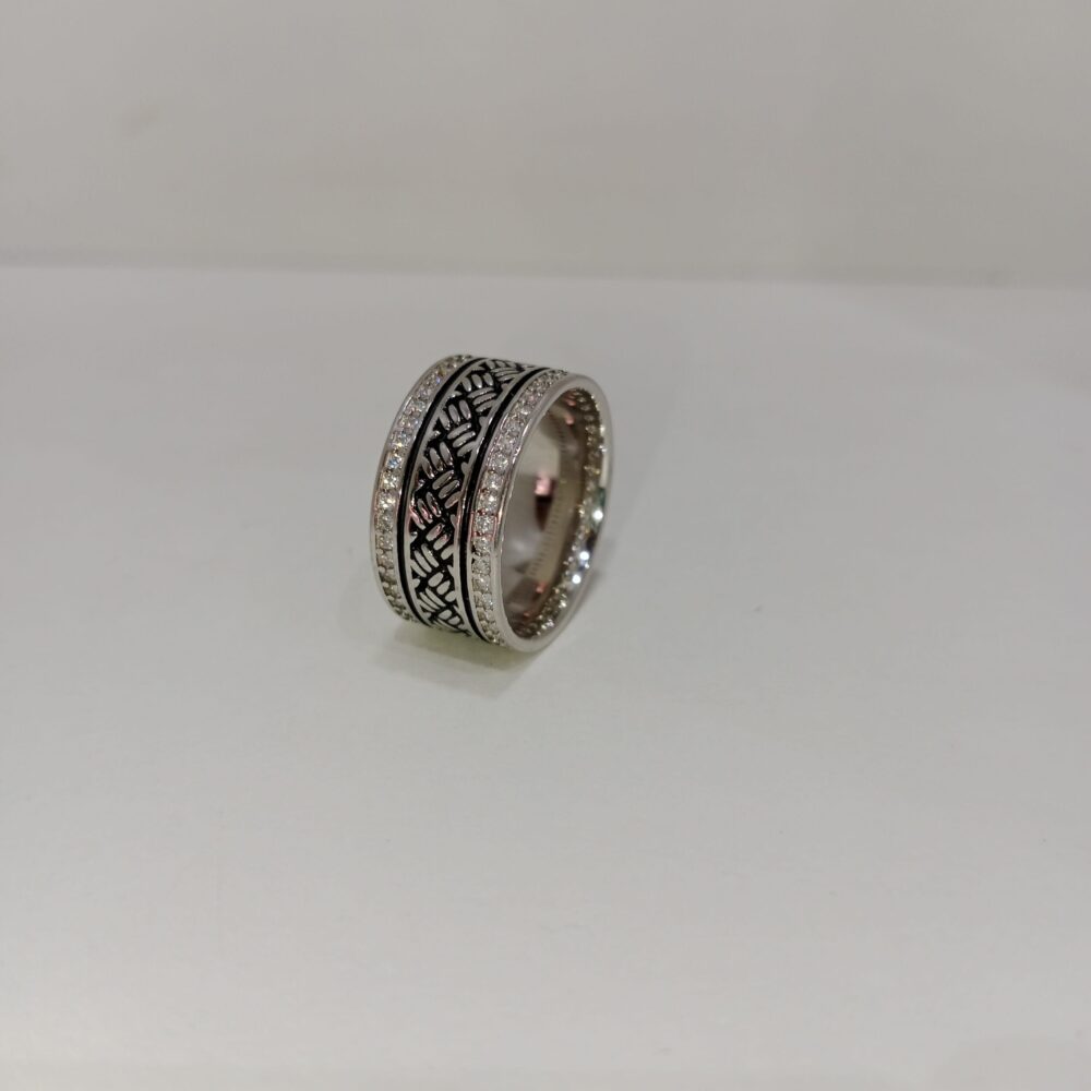 Silver Finger 558